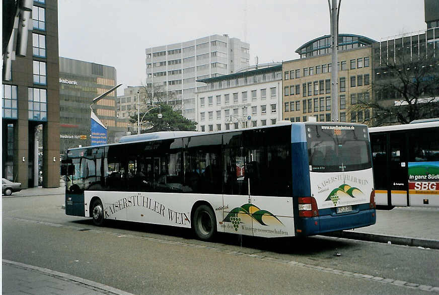 (091'113) - SBG Freiburg - FR-JS 188 - MAN am 23. Dezember 2006 beim Bahnhof Freiburg