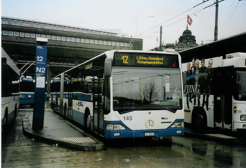 (091'305) - VBL Luzern - Nr. 145/LU 15'077 - Mercedes (ex Heggli, Kriens Nr. 707) am 1. Januar 2007 beim Bahnhof Luzern