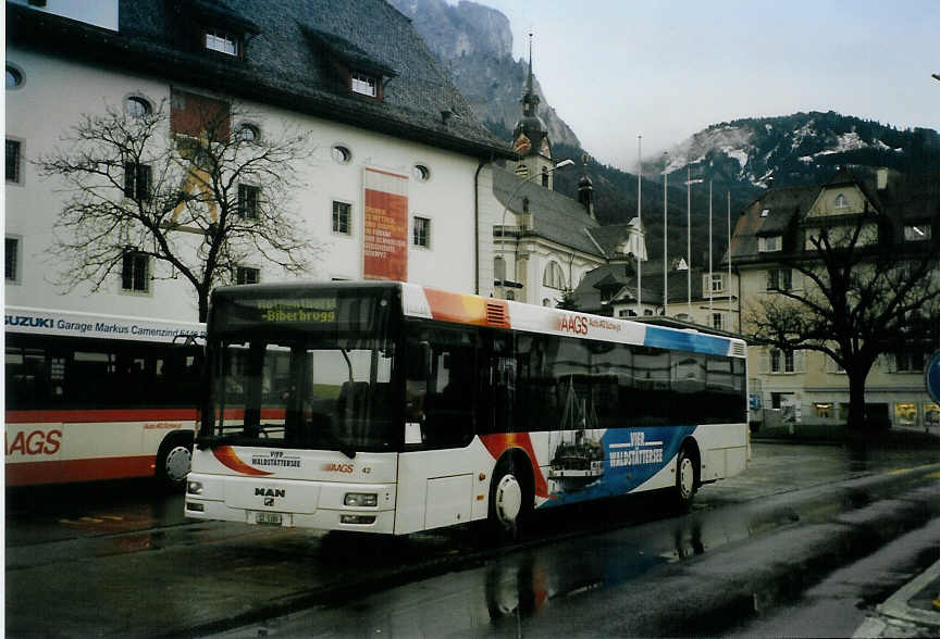 (091'327) - AAGS Schwyz - Nr. 42/SZ 5389 - MAN (ex Wegmller, Weggis) am 1. Januar 2007 in Schwyz, Postplatz