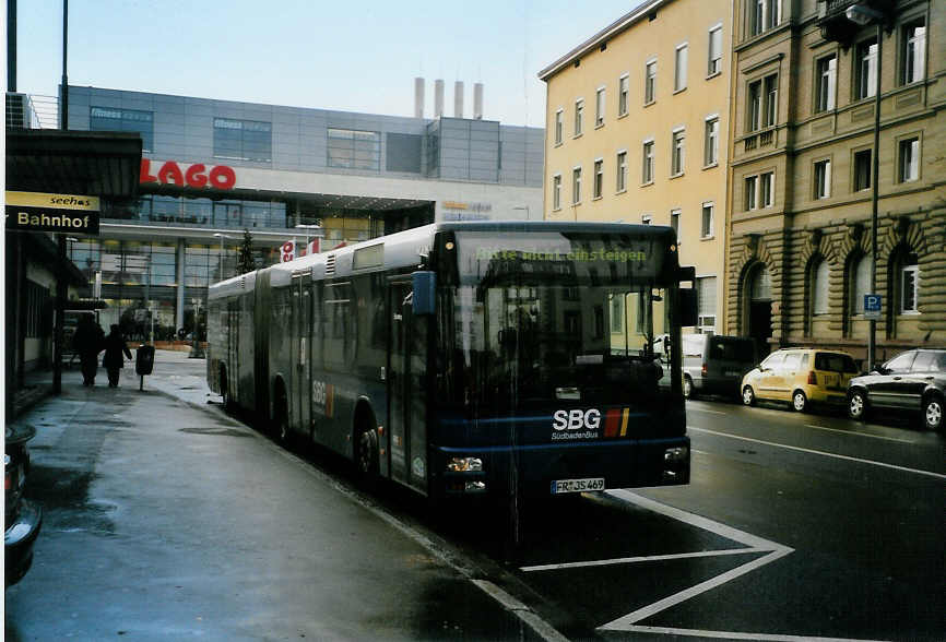 (091'406) - SBG Freiburg - FR-JS 469 - MAN am 2. Januar 2007 beim Bahnhof Konstanz