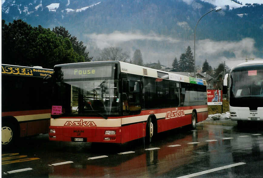 (091'432) - ASKA Aeschi - Nr. 8/BE 387'558 - MAN am 7. Januar 2007 beim Bahnhof Frutigen