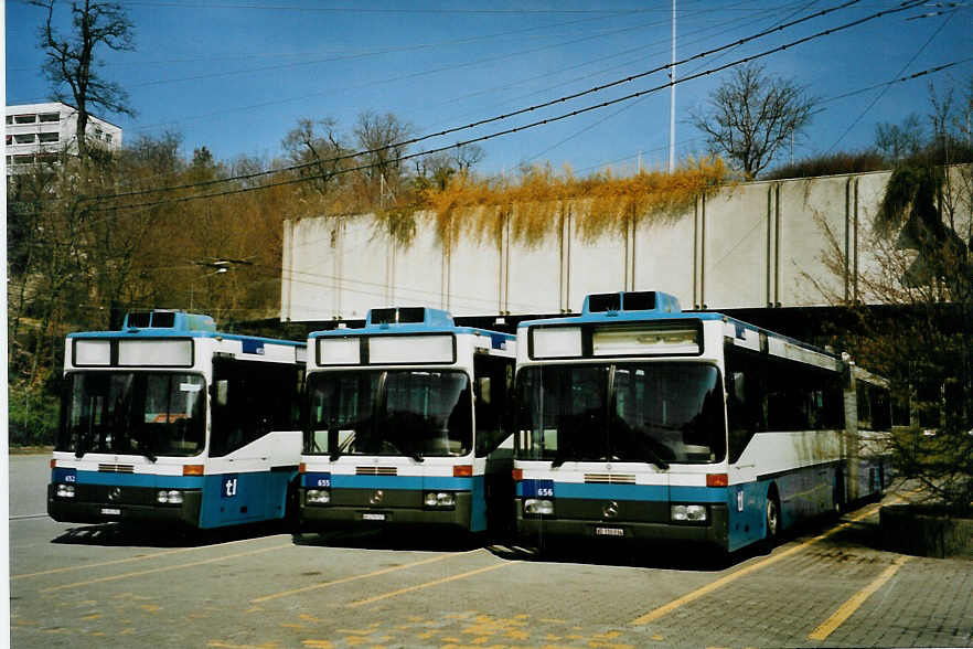 (093'610) - TL Lausanne - Nr. 652/VD 352'252 - Mercedes (ex VBZ Zrich Nr. 569) + Nr. 655/VD 278'727 - Mercedes (ex VBZ Zrich Nr. 581) + Nr. 656/VD 310'034 - Mercedes (ex VBZ Zrich Nr. 582) am 7. April 2007 in Lausanne, Dpt Borde