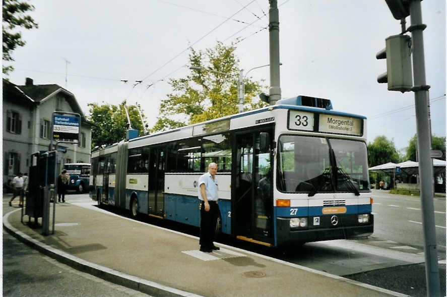 (094'622) - VBZ Zrich - Nr. 27 - Mercedes Gelenktrolleybus am 26. Mai 2007 beim Bahnhof Zrich-Tiefenbrunnen