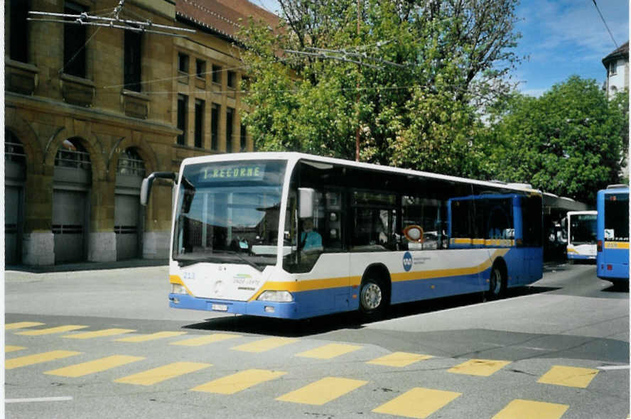 (094'911) - TC La Chaux-de-Fonds - Nr. 213/NE 78'213 - Mercedes am 27. Mai 2007 beim Bahnhof La Chaux-de-Fonds