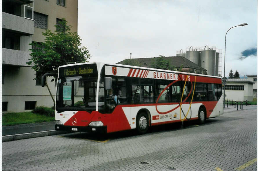 (095'225) - Niederer, Filzbach - Nr. 21/GL 61 - Mercedes am 2. Juni 2007 beim Bahnhof Nfels-Mollis