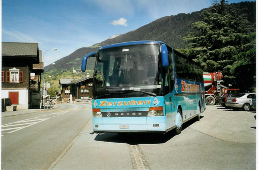 (095'722) - Zerzuben, Visp-Eyholz - Nr. 6/VS 109'423 - Setra am 23. Juni 2007 in Lax, Restaurant Bahnhof