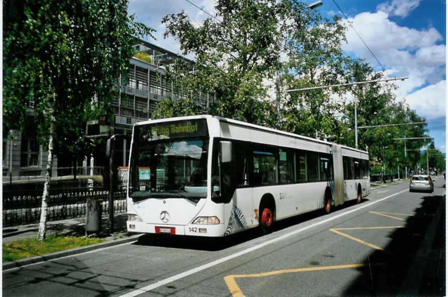 (095'922) - VB Biel - Nr. 142/BE 560'142 - Mercedes am 7. Juli 2007 in Biel, Zentralplatz