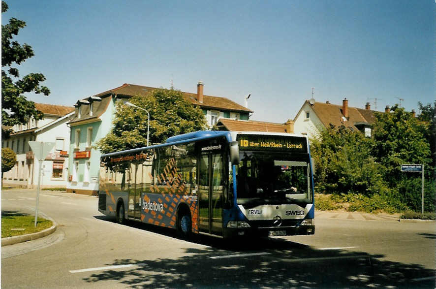 (097'035) - SWEG Lahr - FR-H 2639 - Mercedes am 6. August 2007 beim Bahnhof Lrrach