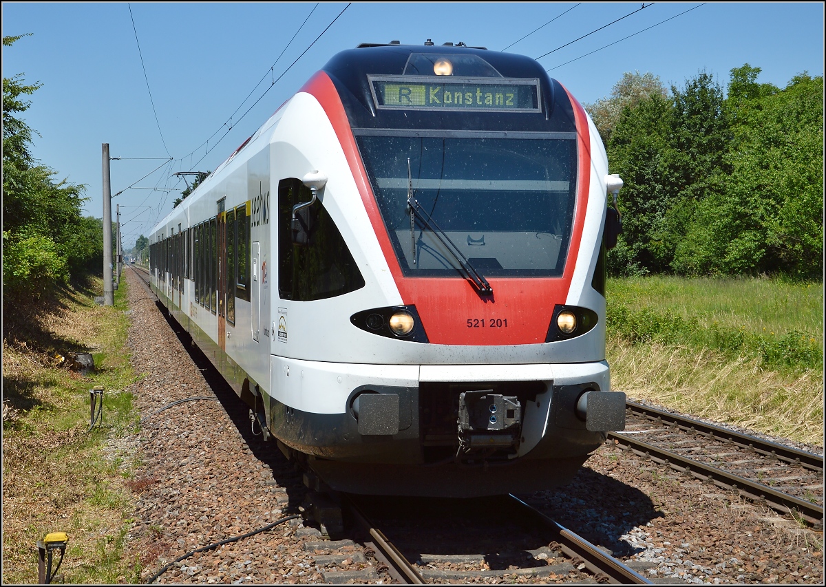 10 Jahre Seehas mit der SBB.

Ein Sommerbild am Haltepunkt Fürstenberg. Konstanz, Juni 2015.