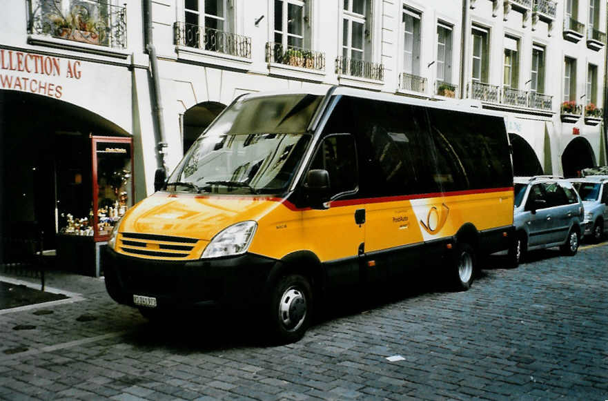 (100'202) - PostAuto Wallis - VS 241'973 - Iveco am 7. Oktober 2007 in Bern, Zytglogge