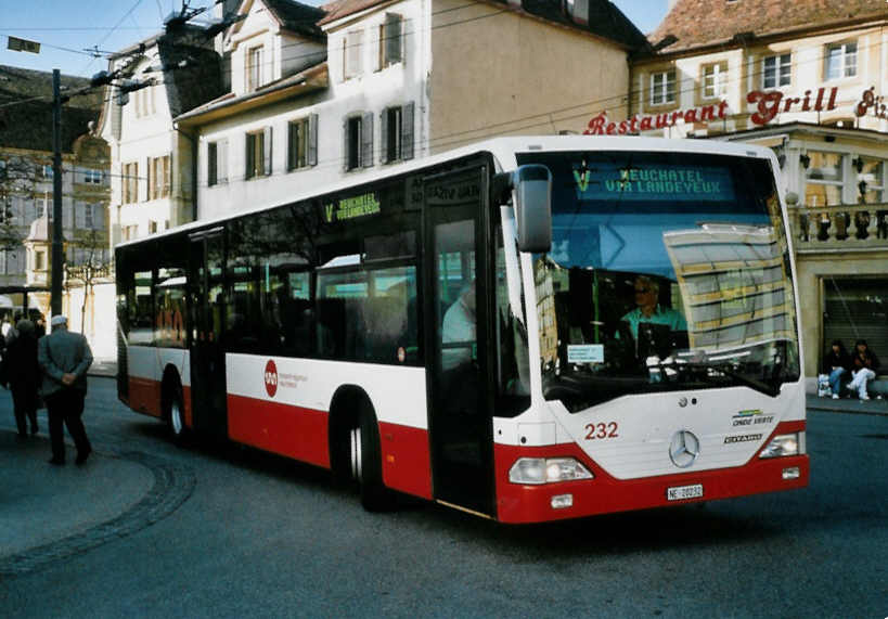 (100'311) - VR La Chaux-de-Fonds - Nr. 232/NE 20'232 - Mercedes am 13. Oktober 2007 in Neuchtel, Place Pury