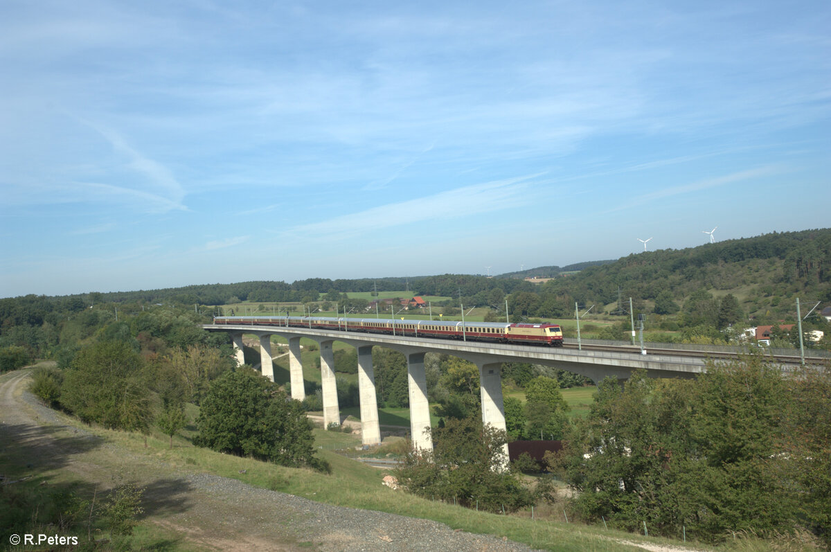 101 001 überquert mit dem DZ 13405 Dortmund nach Steinach am Brenner die Aurachtalbrücke bei Emskirchen in Richtung Nürnberg. 22.09.24