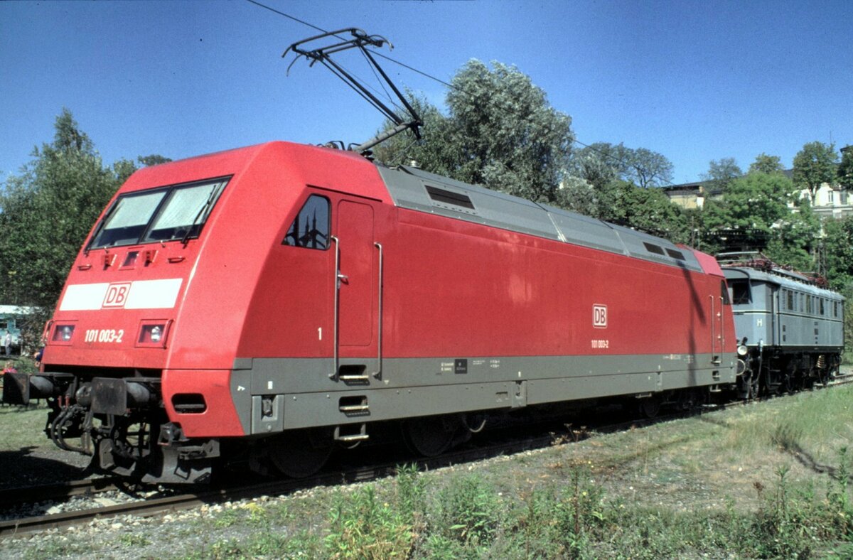 101 003-2 und E 75 09 am Tag des Lokführers in Ulm am 20.09.1997.