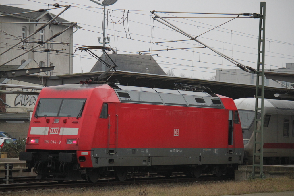 101 014-9 mit IC 2213(Binz-Stuttgart)lief am 30.01.2015 mit ge�nderter Wagenreihung.Abfahrt war p�nktlich gegen 12:43 Uhr im Rostocker Hbf.