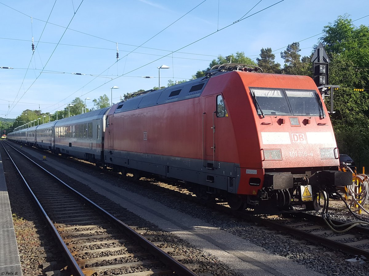 101 016-4 als IC in Binz.