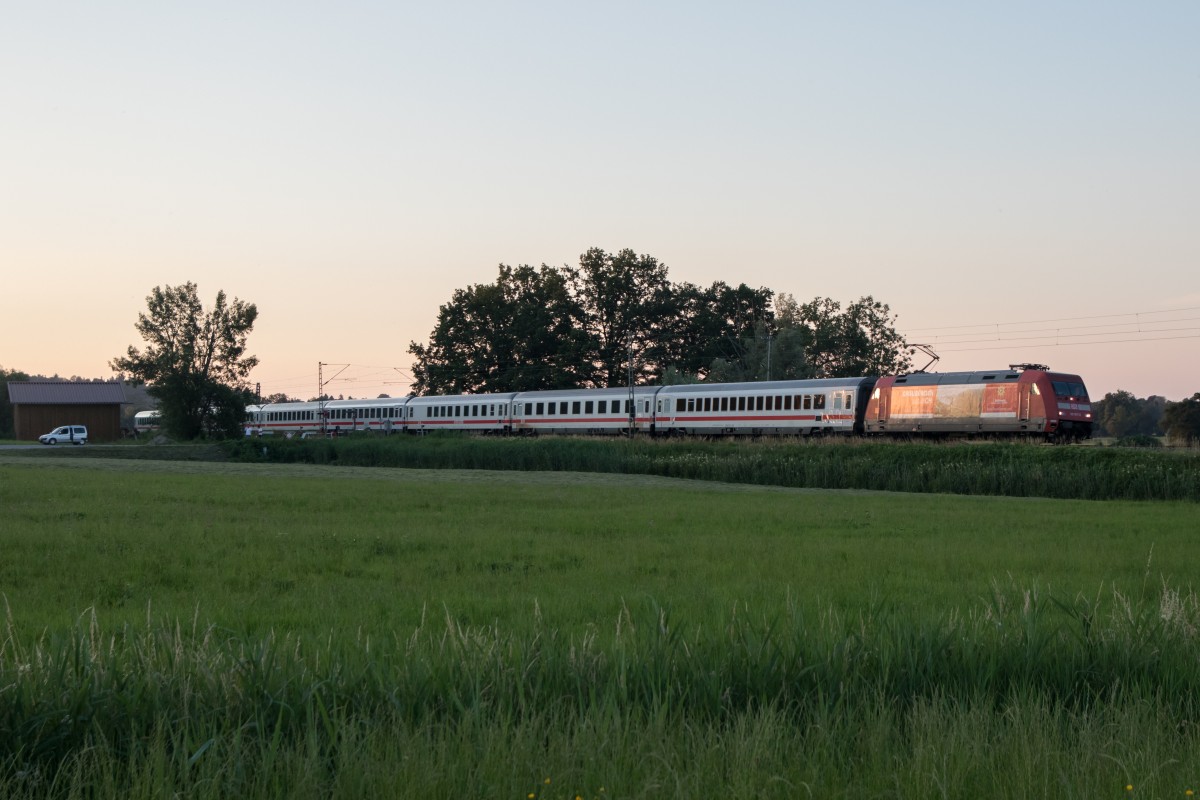 101 017-2  Graubnden  mit einem EC am 30. Juni 2015 bei Weisham.