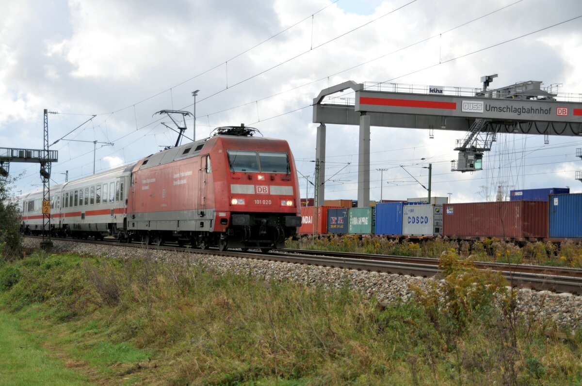 101 020-6 mit IC beim Container-Terminal bei Ulm am 13.10.2009.