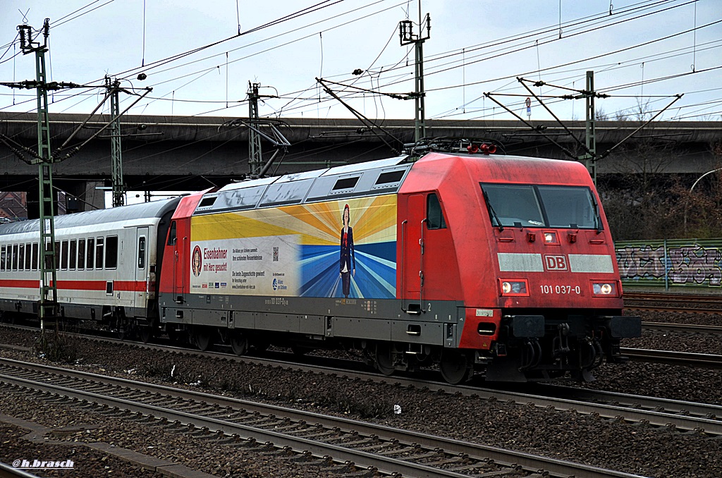 101 037-0 zog einen IC vom bf hh-harburg in richtung süden,28.03.15