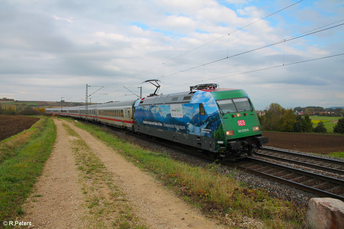 101 039-6  Fahrziel Natur  fährt in Treuchtlingen mit dem IC 2083/85 Hamburg Altona - Berchtesgarden / Oberstdorf ein. 22.10.24
