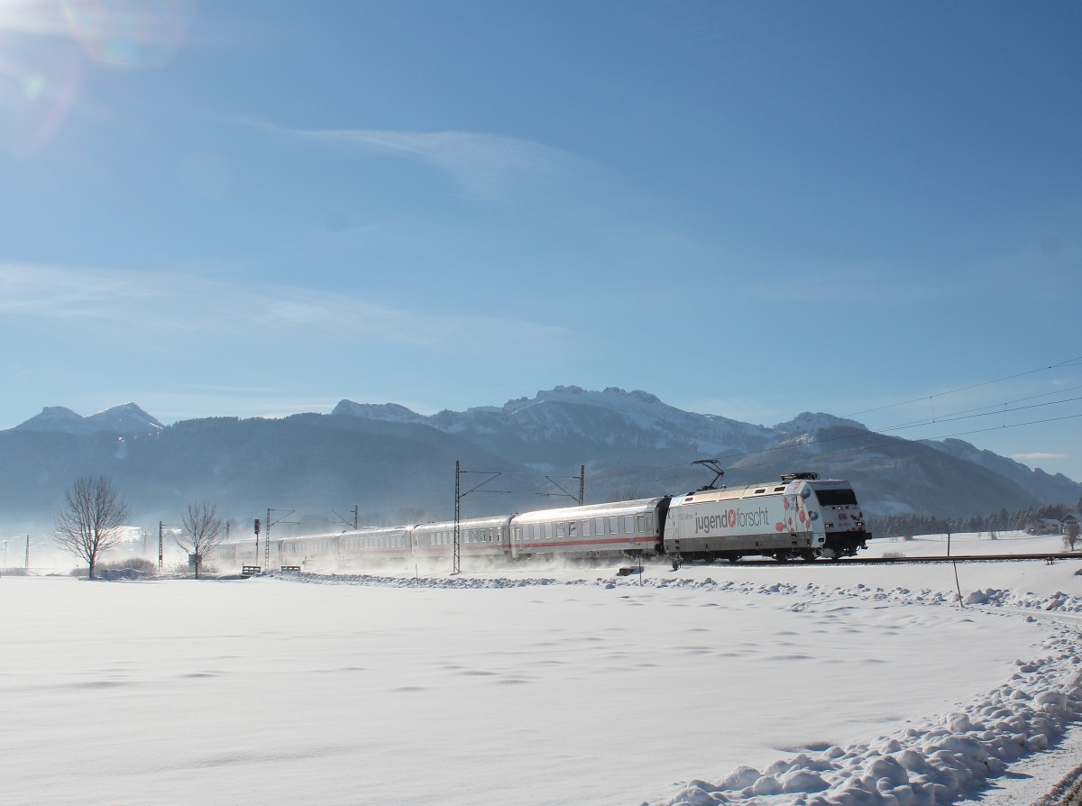 101 050-3  Jugend forscht  ist am 3. Februar 2015 bei Weisham auf dem Weg nach München.