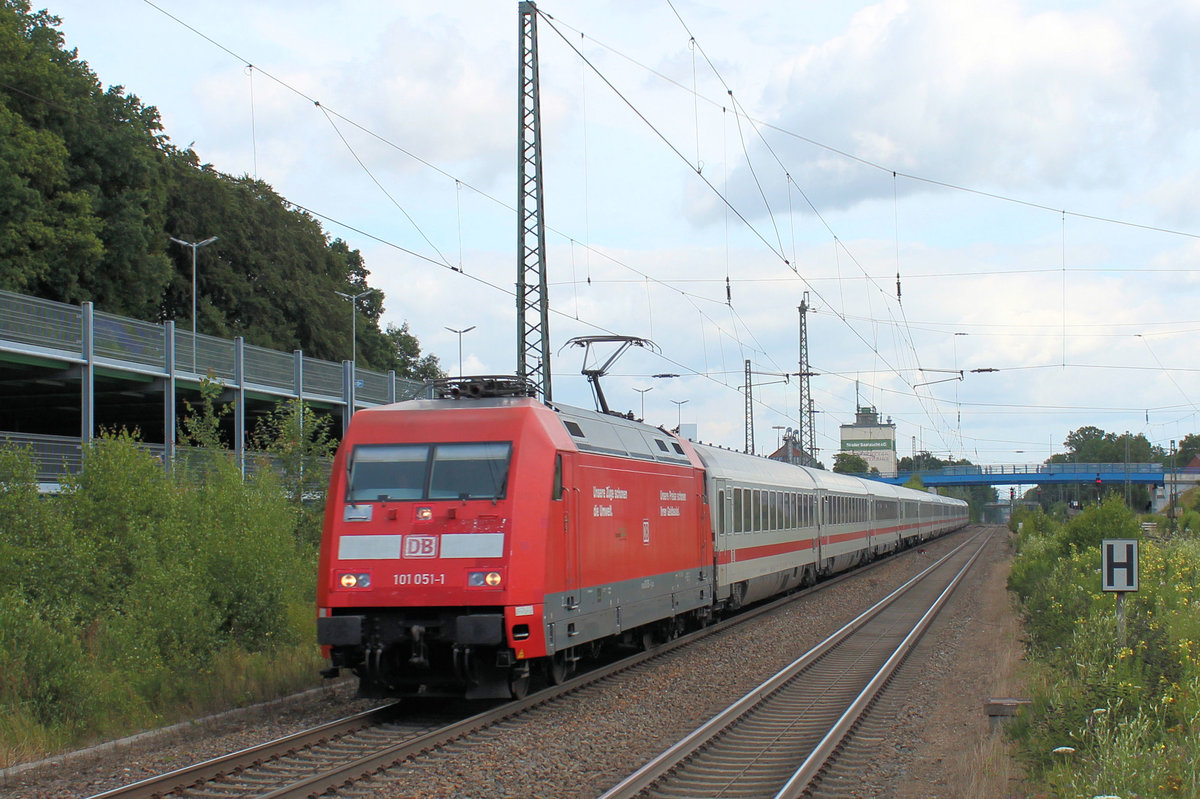 101 051-1 kommt aus Hamburg angerauscht. Tostedt den 17.07.2016