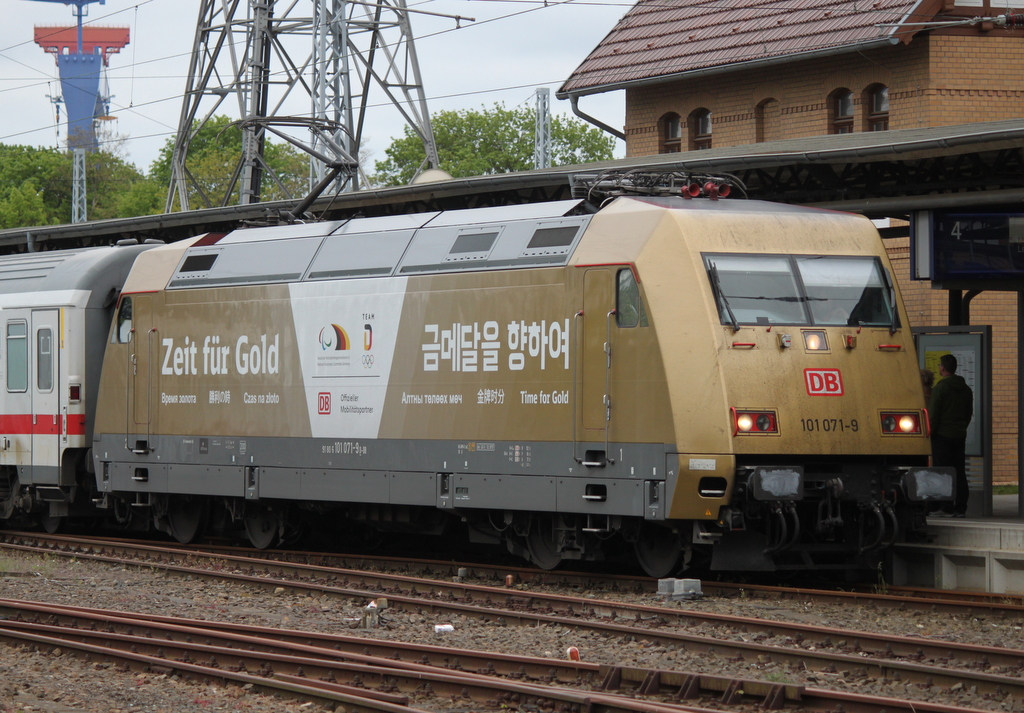 101 071-9 mit IC 2238(Leipzig-Warnem�nde)am Mittag des 25.05.2019 in Warnem�nde.