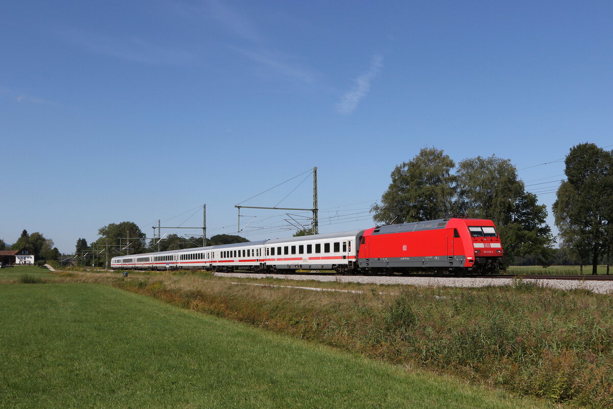 101 078 war am 23. August 2022 bei bersee in Richtung Freilassing unterwegs.