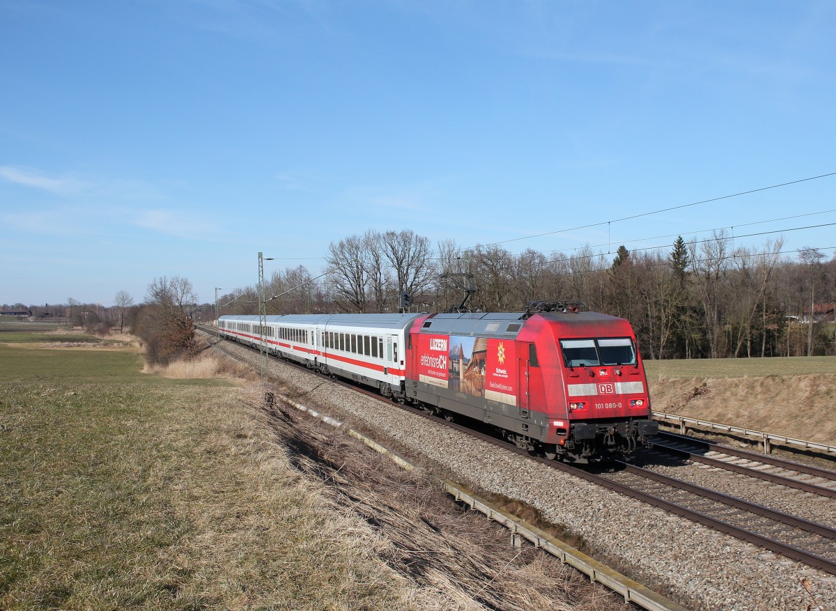 101 080-0 ist mit dem IC  Knigssee  am 7. Mrz 2015 bei Hilperting auf dem Weg nach Berchtesgaden.