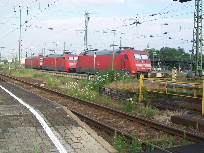 101 085 in Karlsruhe HBF am 05.07.2009
