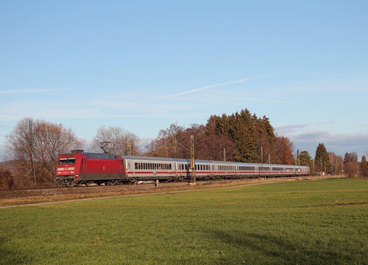 101 091-7 im morgendlichem Licht des 7. Dezember 2015 kurz nach Prien am Chiemsee.