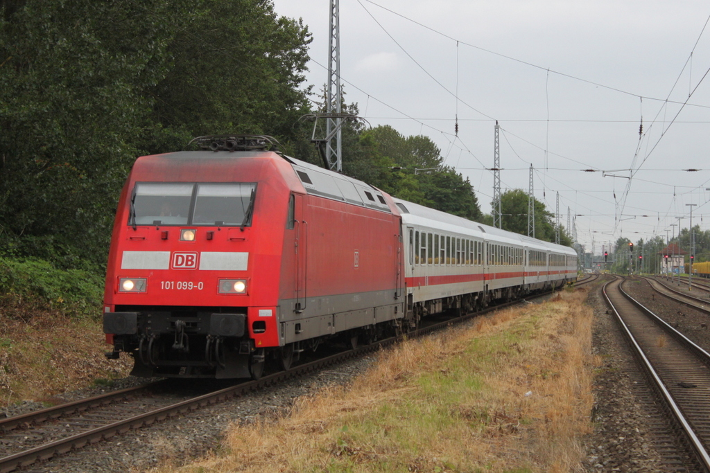 101 099 mit IC 2239(Warnemünde-Leipzig)bei der Durchfahrt in Rostock-Bramow.11.08.2017