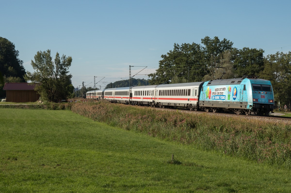 101 102-2  VEDES  unterwegs in Richtung Salzburg am 24. August 2015 bei Weisham.