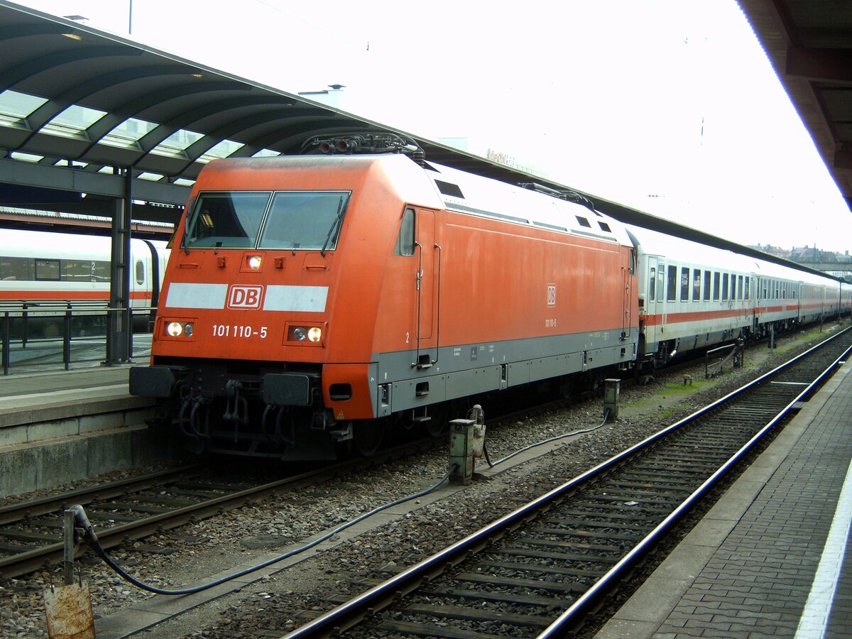 101 110-5 mit IC in Ulm am 22.11.2005.
