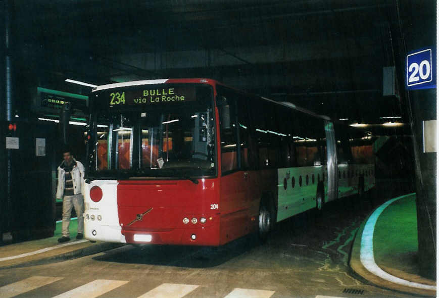 (101'123) - TPF Fribourg - Nr. 104/FR 300'210 - Volvo am 17. November 2007 in Fribourg, Busbahnhof