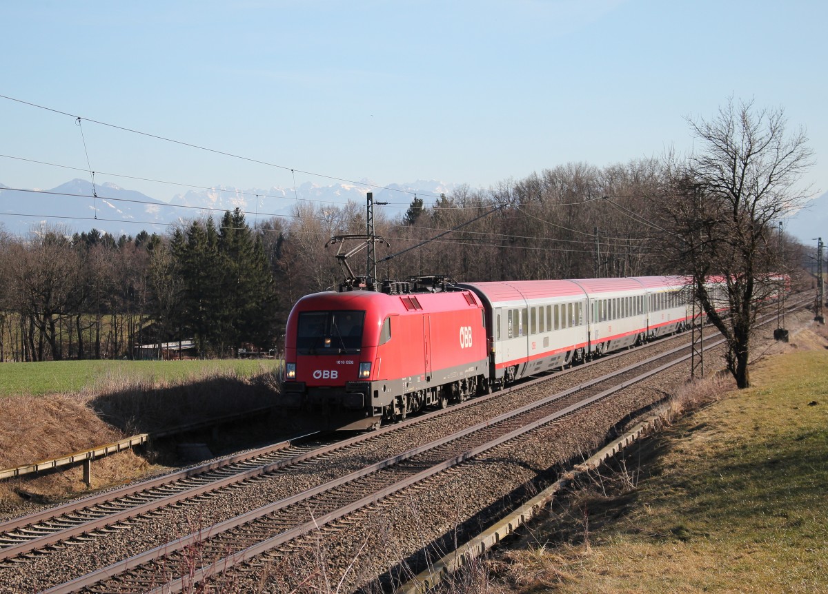 1016 028-1 auf dem Weg nach Mnchen am 7. Mrz 2015 bei Hilperting.
