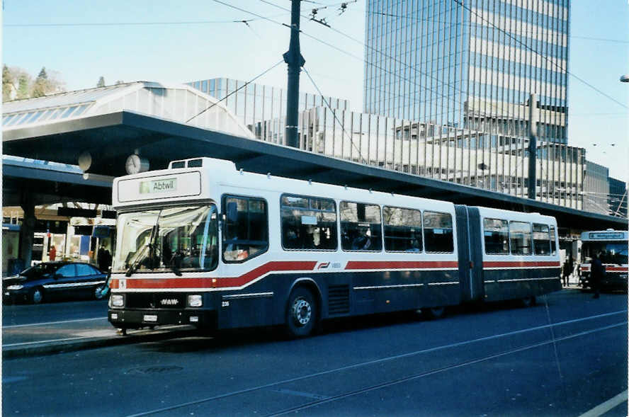 (102'509) - VBSG St. Gallen - Nr. 235/SG 198'235 - NAW/Hess am 29. Dezember 2007 beim Bahnhof St. Gallen