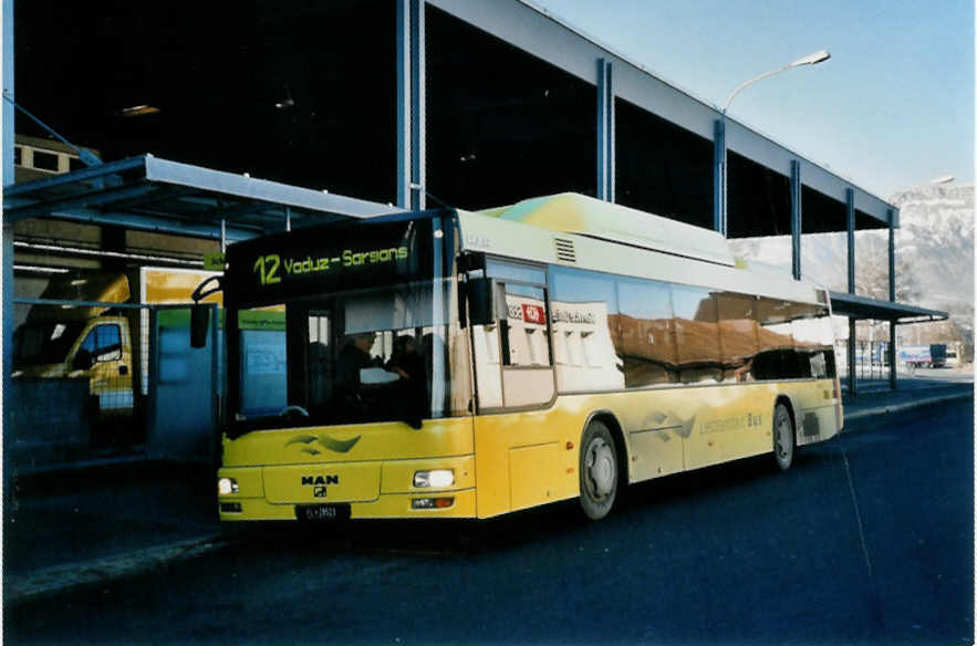 (102'631) - Aus Liechtenstein: Matt, Mauren - Nr. 23/FL 28'523 - MAN am 29. Dezember 2007 beim Bahnhof Buchs