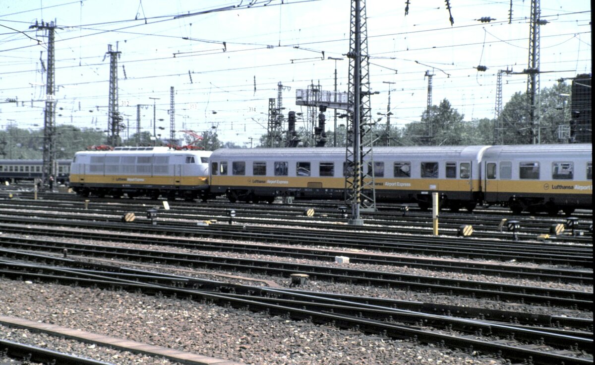 103 101-2 Airport Express in Stuttgart am 31.05.1991.