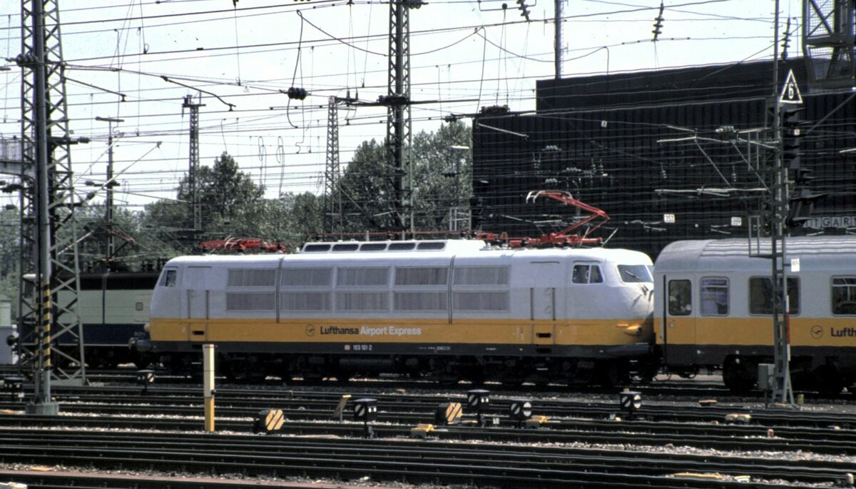 103 101-2 Lufthansa Express in Stuttgart am 31.05.1991.