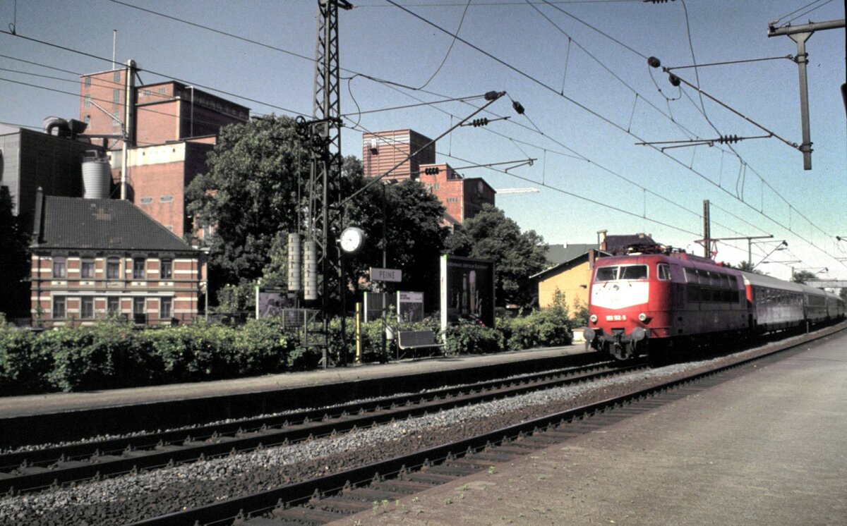 103 152-5 mit IC in Peine im Juni 1994.