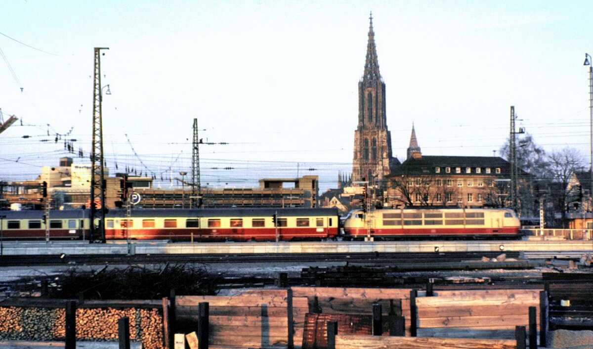 103 mit IC in Ulm am 14.03.1982.