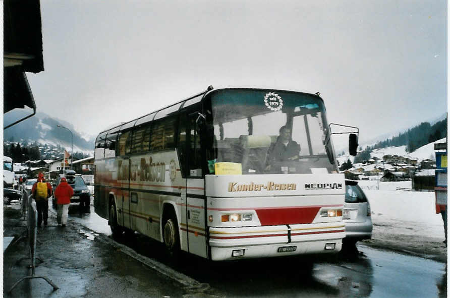 (103'035) - Kander-Reisen, Frutigen - Nr. 4/BE 19'376 - Neoplan am 6. Januar 2008 in Adelboden, Kreuzgasse