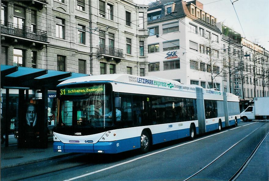 (104'334) - VBZ Zrich - Nr. 61 - Hess/Hess Doppelgelenktrolleybus am 19. Februar 2008 in Zrich, Lwenplatz