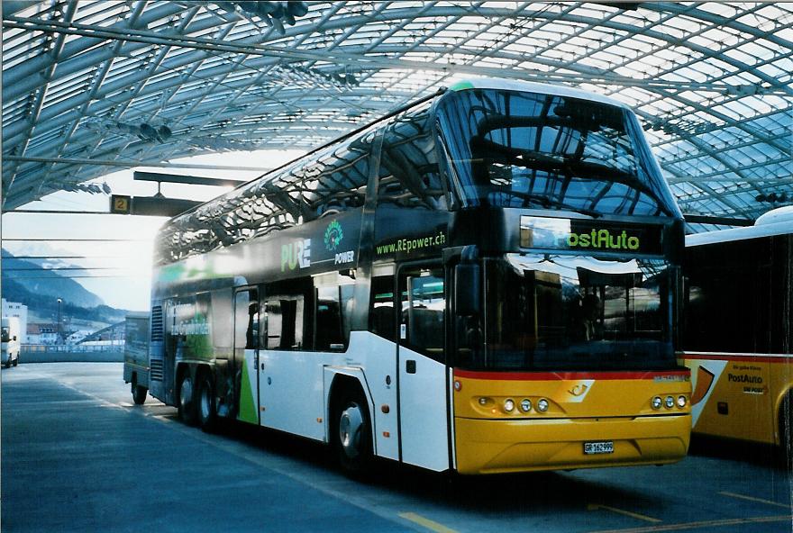 (105'029) - PostAuto Graubnden - GR 162'999 - Neoplan am 9. Mrz 2008 in Chur, Postautostation