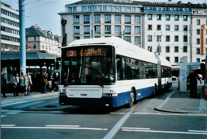 (105'225) - TPG Genve - Nr. 753 - Hess/Hess Gelenktrolleybus am 15. Mrz 2008 beim Bahnhof Genve