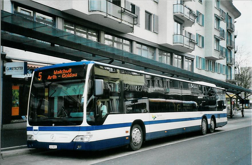 (105'720) - Auf der Maur, Steinen - Nr. 245/SZ 5873 - Mercedes am 23. Mrz 2008 beim Bahnhof Zug