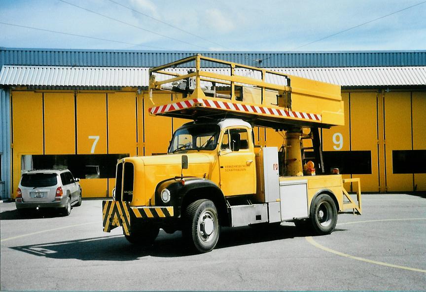 (106'809) - Aus dem Archiv: VBSH Schaffhausen - Nr. 90/SH 38'090 - Saurer am 26. April 2008 in Schaffhausen, Busdepot