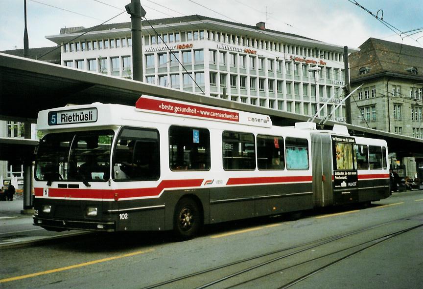 (107'506) - VBSG St. Gallen - Nr. 102 - Saurer/Hess Gelenktrolleybus am 24. Mai 2008 beim Bahnhof St. Gallen