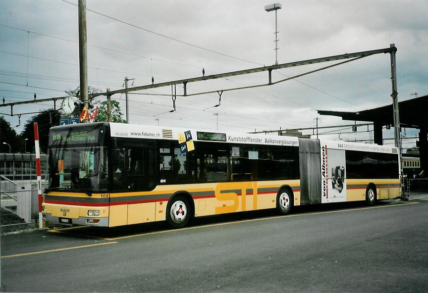 (107'804) - STI Thun - Nr. 104/BE 577'104 - MAN am 7. Juni 2008 beim Bahnhof Thun (prov. Haltestelle)