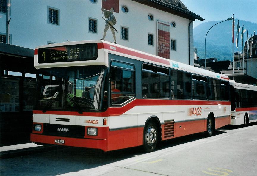 (109'307) - AAGS Schwyz - Nr. 7/SZ 5007 - NAW/Hess am 16. Juli 2008 in Schwyz, Postplatz